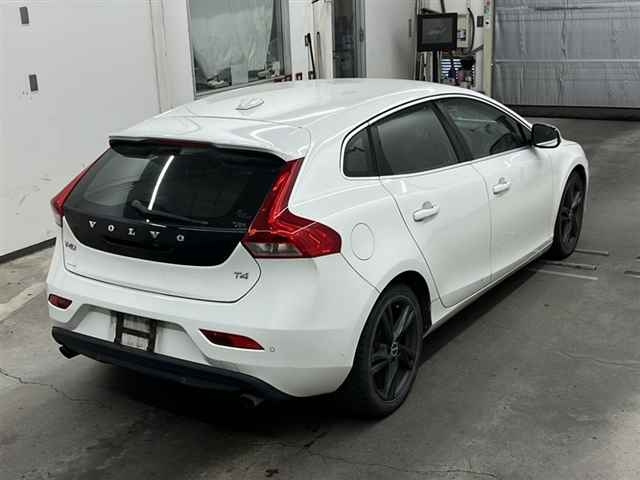 VOLVO V40 2014