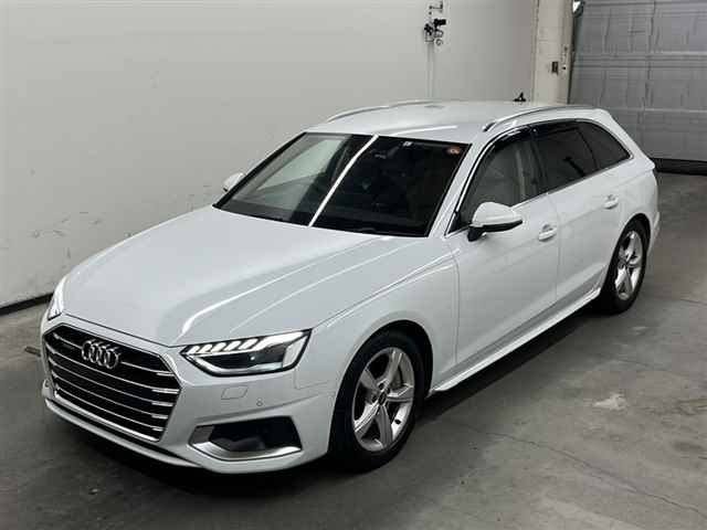 AUDI A4 2023