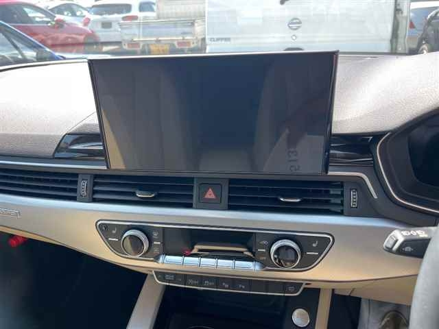 AUDI A4 2023