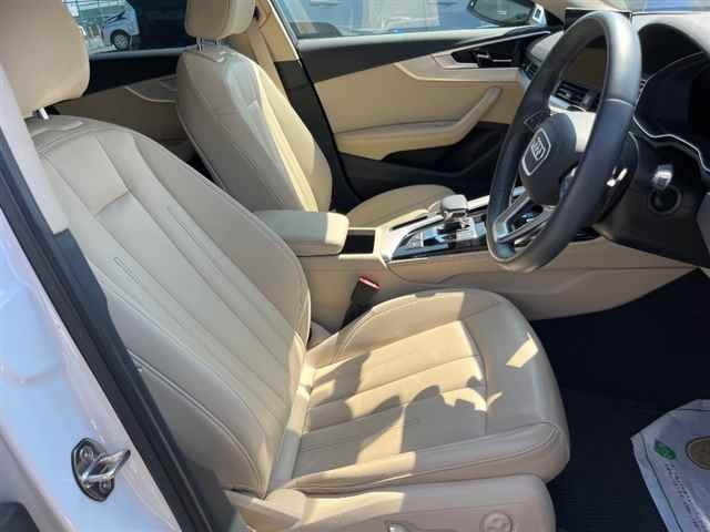 AUDI A4 2023