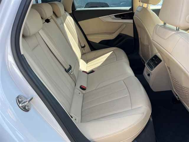 AUDI A4 2023