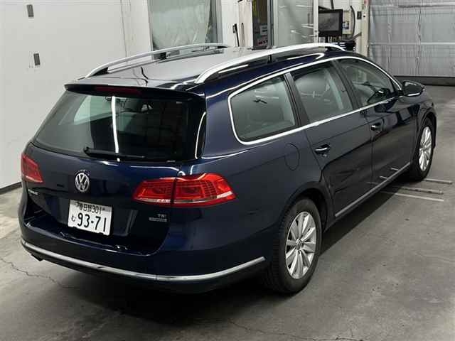 VOLKSWAGEN PASSAT VARIANT 2011