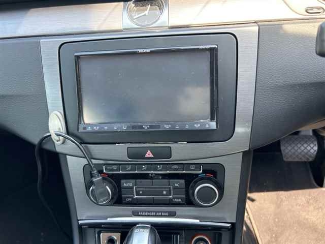 VOLKSWAGEN PASSAT VARIANT 2011