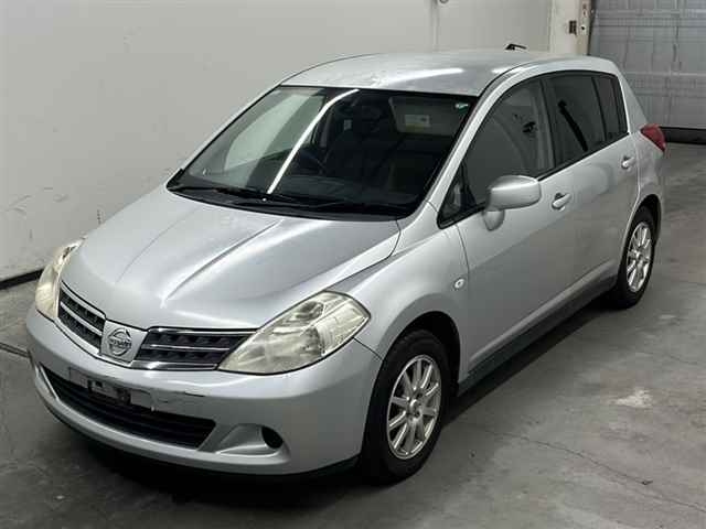 NISSAN TIIDA 2011