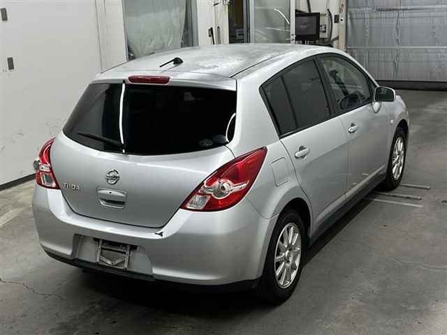 NISSAN TIIDA 2011