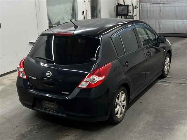 NISSAN TIIDA 2011
