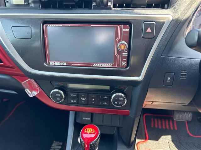 TOYOTA AURIS 2012