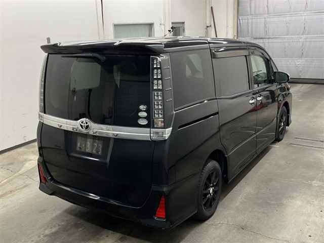 TOYOTA VOXY 2017