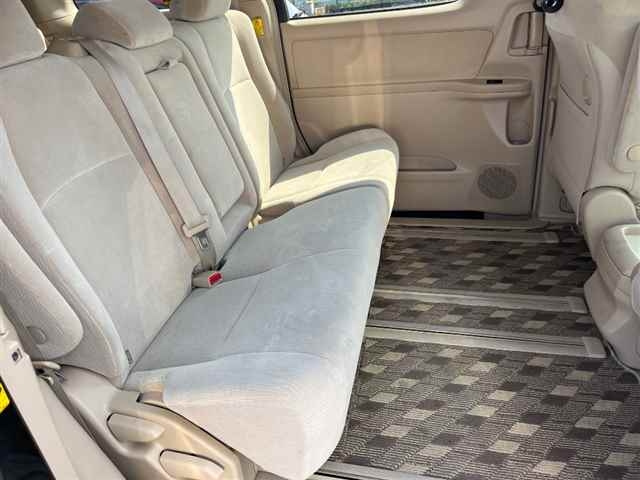 TOYOTA ALPHARD 2010