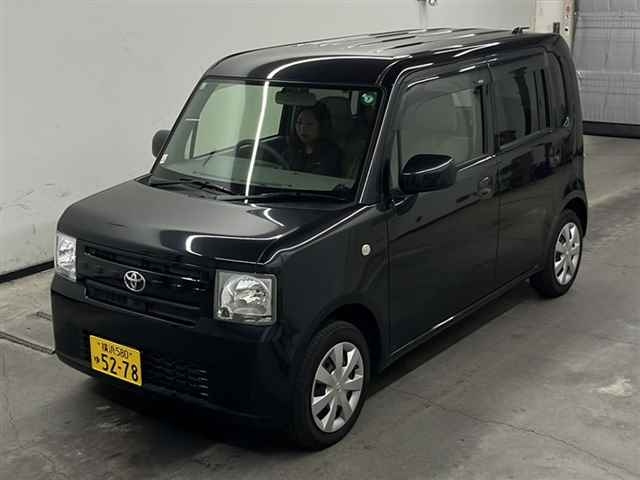 TOYOTA PIXIS SPACE 2015
