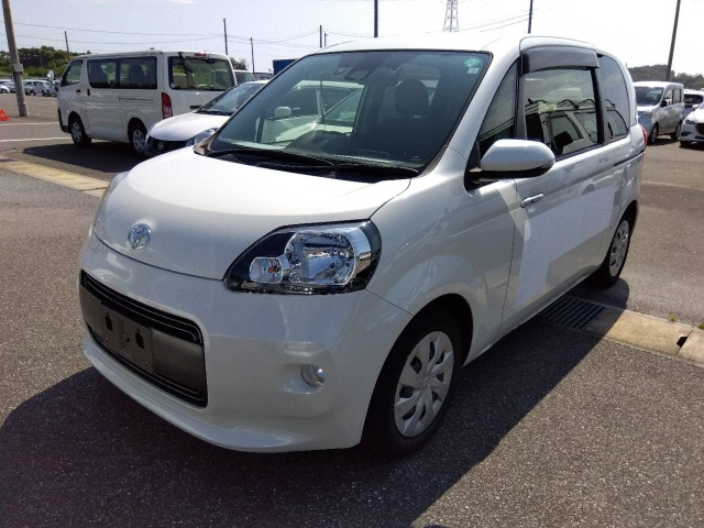 TOYOTA PORTE 2020
