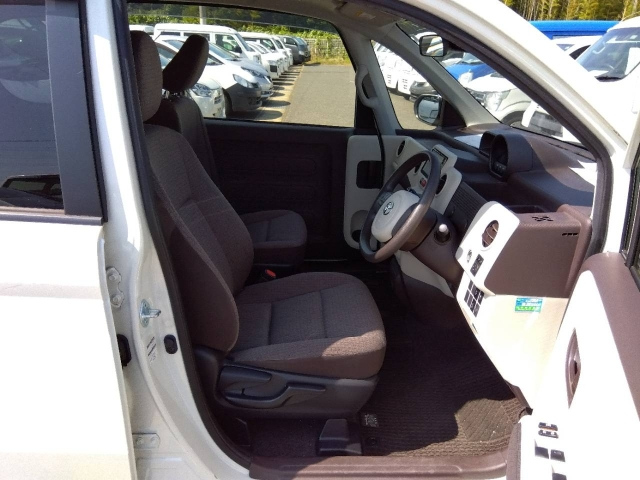 TOYOTA PORTE 2020