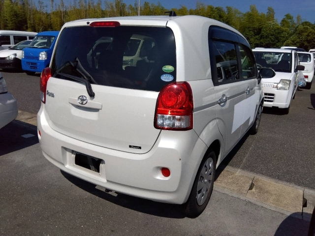TOYOTA PORTE 2020