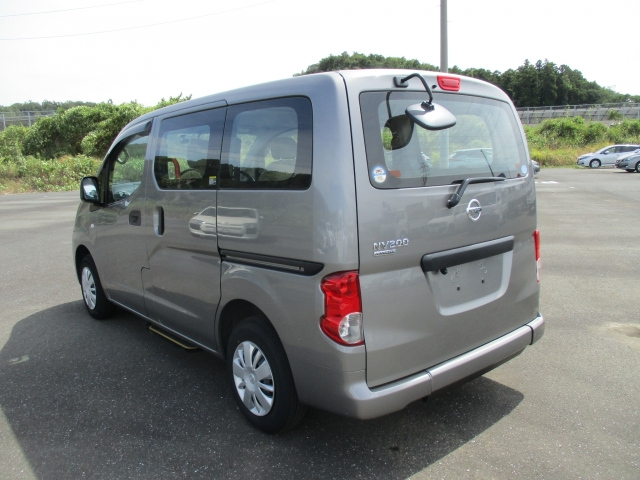 NISSAN NV200 2019