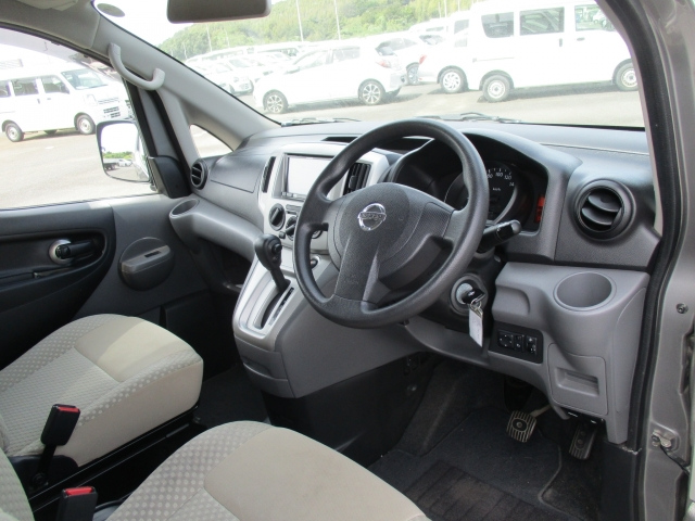 NISSAN NV200 2019