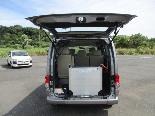 NISSAN NV200 2019