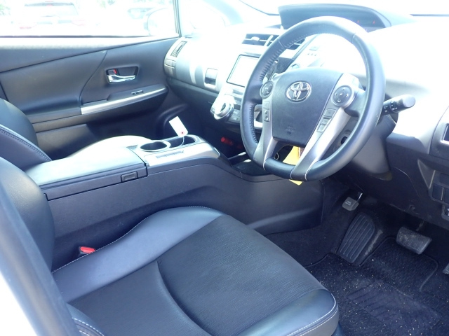 TOYOTA PRIUS ALPHA 2020