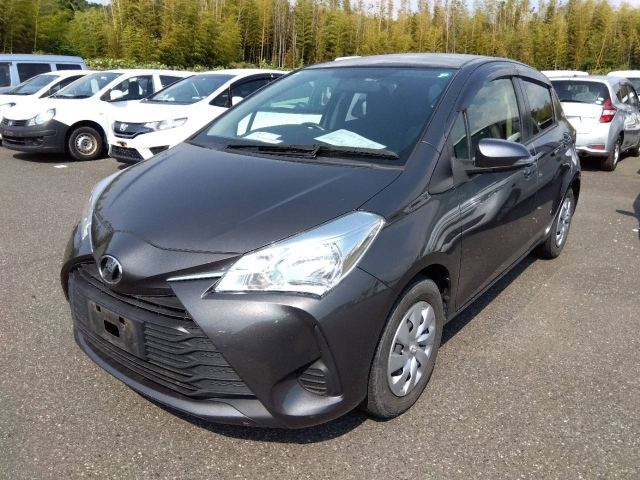 TOYOTA VITZ 2017