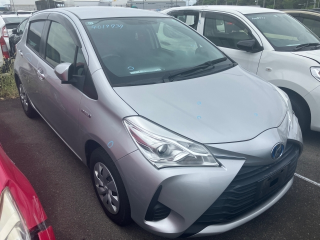 TOYOTA VITZ 2019