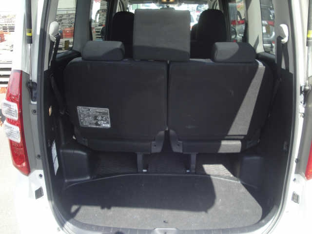 TOYOTA NOAH 2012
