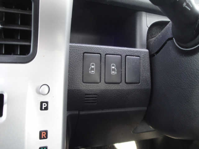 TOYOTA NOAH 2012