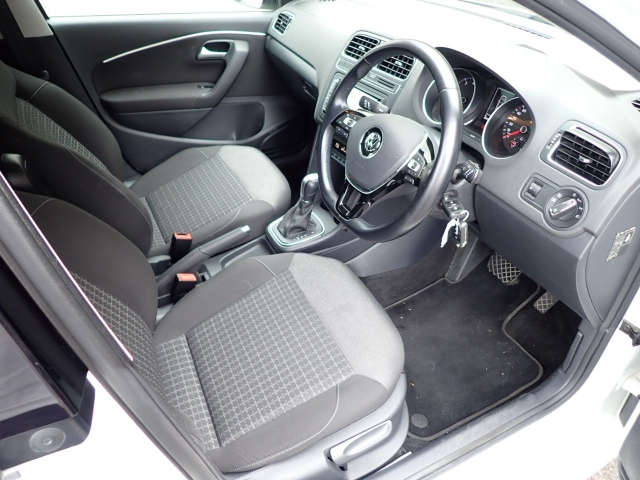VOLKSWAGEN POLO 2015