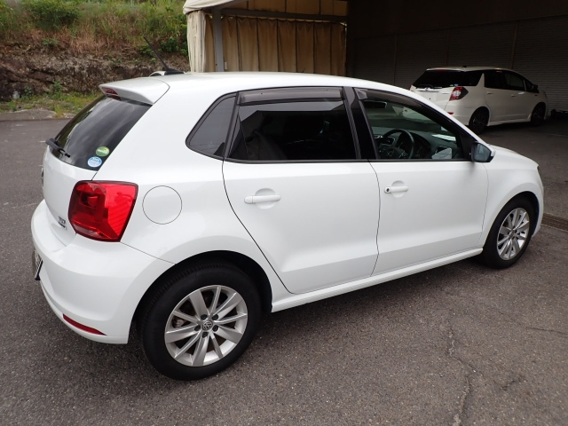 VOLKSWAGEN POLO 2015