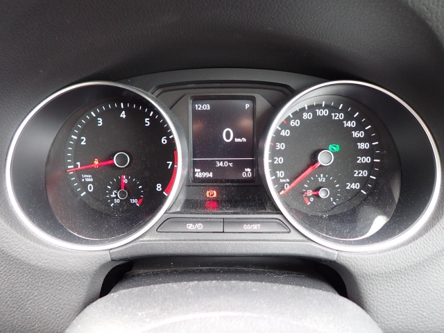 VOLKSWAGEN POLO 2015