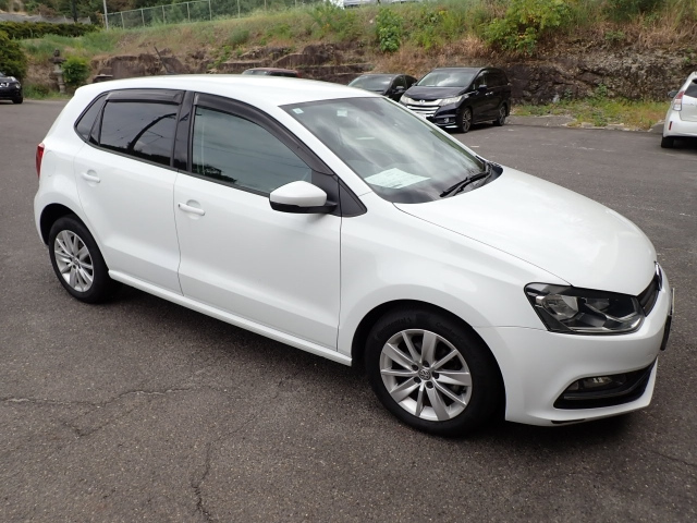 VOLKSWAGEN POLO 2015