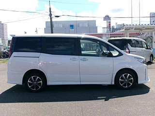 TOYOTA NOAH 2020