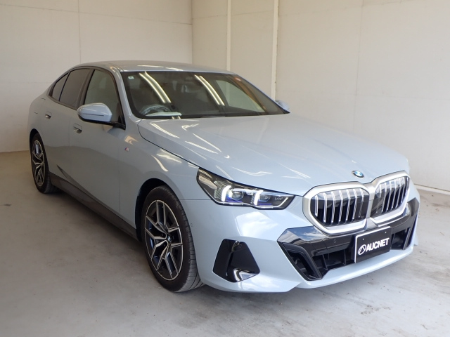 BMW 5 SERIES 2024