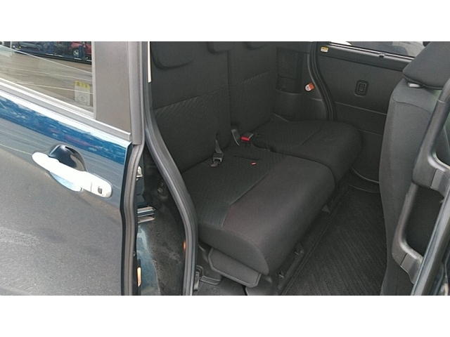 TOYOTA ROOMY 2017