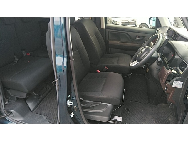 TOYOTA ROOMY 2017
