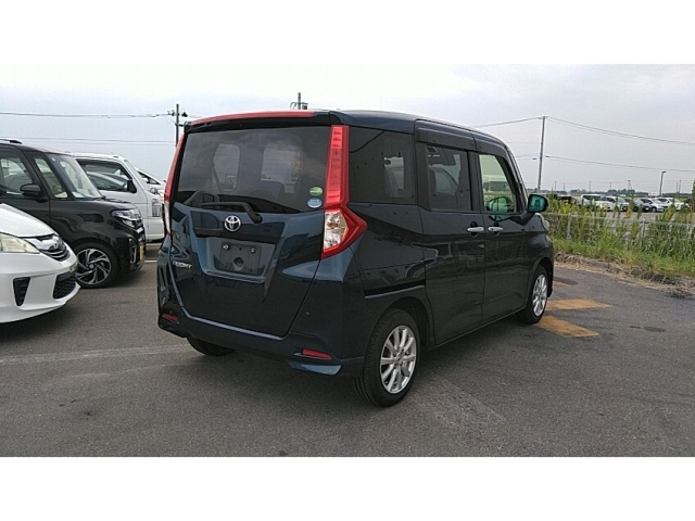 TOYOTA ROOMY 2017