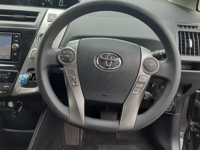 TOYOTA PRIUS ALPHA 2017