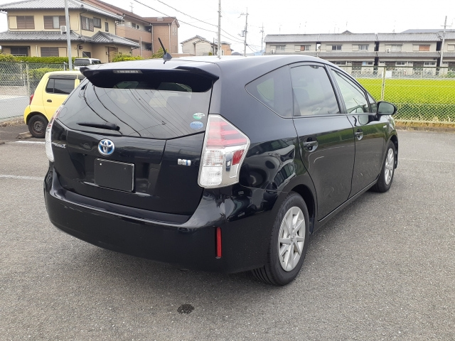 TOYOTA PRIUS ALPHA 2017