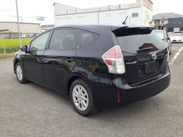 TOYOTA PRIUS ALPHA 2017