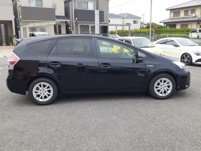 TOYOTA PRIUS ALPHA 2017