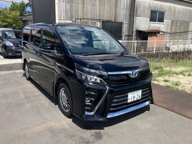 TOYOTA VOXY 2017
