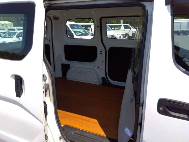 NISSAN NV200 2020