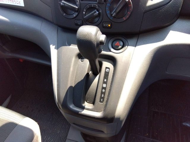 NISSAN NV200 2020