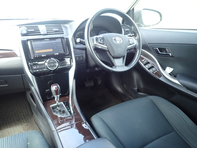 TOYOTA PREMIO 2018