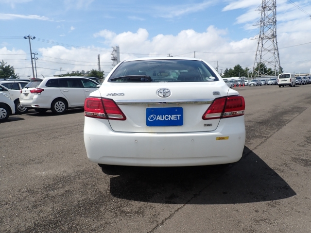 TOYOTA PREMIO 2018