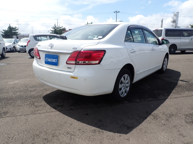TOYOTA PREMIO 2018