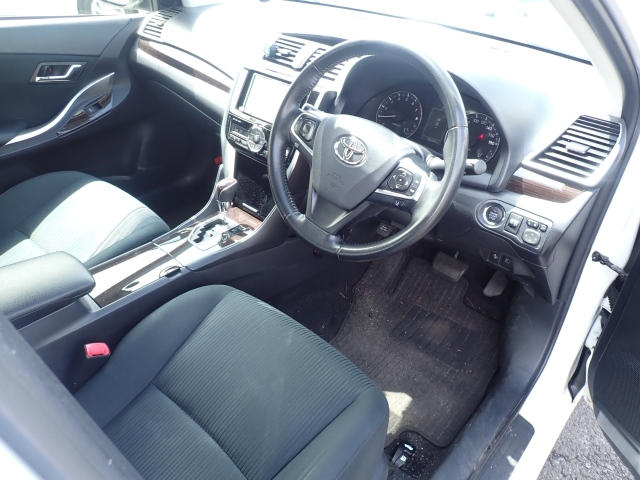 TOYOTA PREMIO 2018