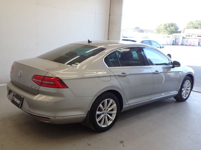 VOLKSWAGEN PASSAT 2017