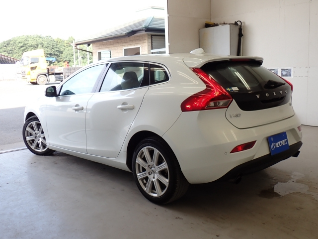 VOLVO V40 2020