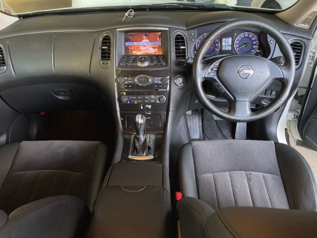 NISSAN SKYLINE CROSSOVER 2011