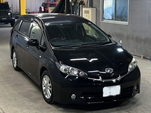 TOYOTA WISH 2011