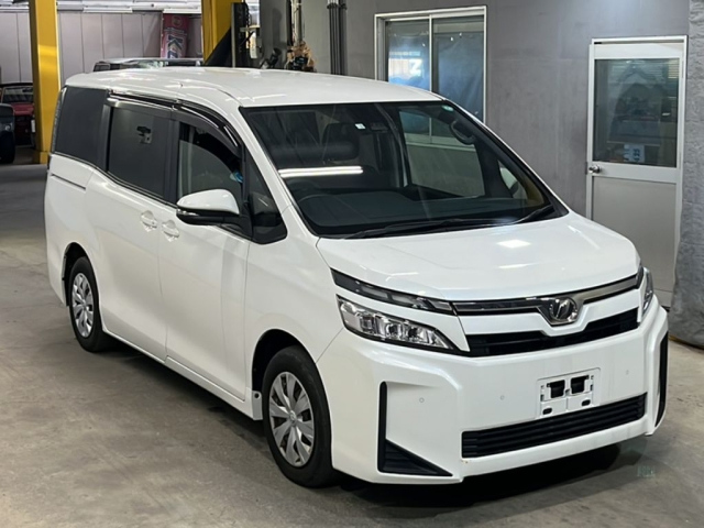 TOYOTA VOXY 2020